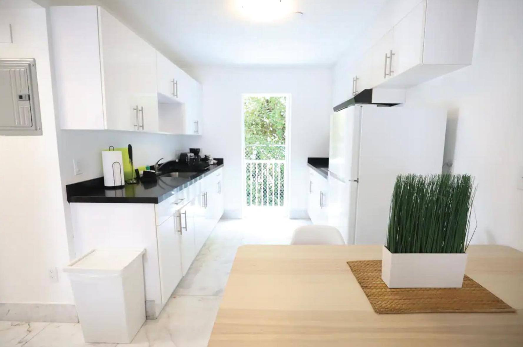 South Beach 2 Bedroom Family & Pet Friendly Apartment With Balcony & Free Parking Miami Beach Exterior photo